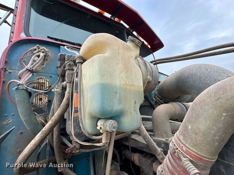 image for item DO0299 1995 International 9200 dump truck