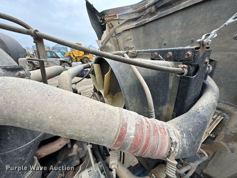 image for item DO0299 1995 International 9200 dump truck