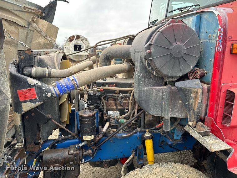 image for item DO0299 1995 International 9200 dump truck