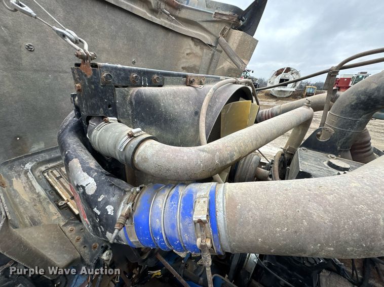 image for item DO0299 1995 International 9200 dump truck