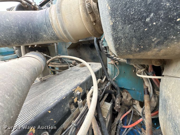 image for item DO0299 1995 International 9200 dump truck