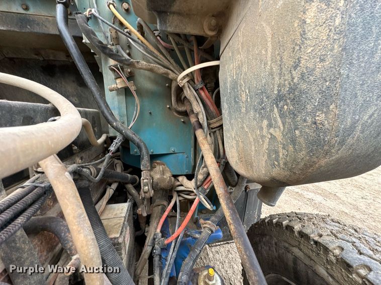 image for item DO0299 1995 International 9200 dump truck