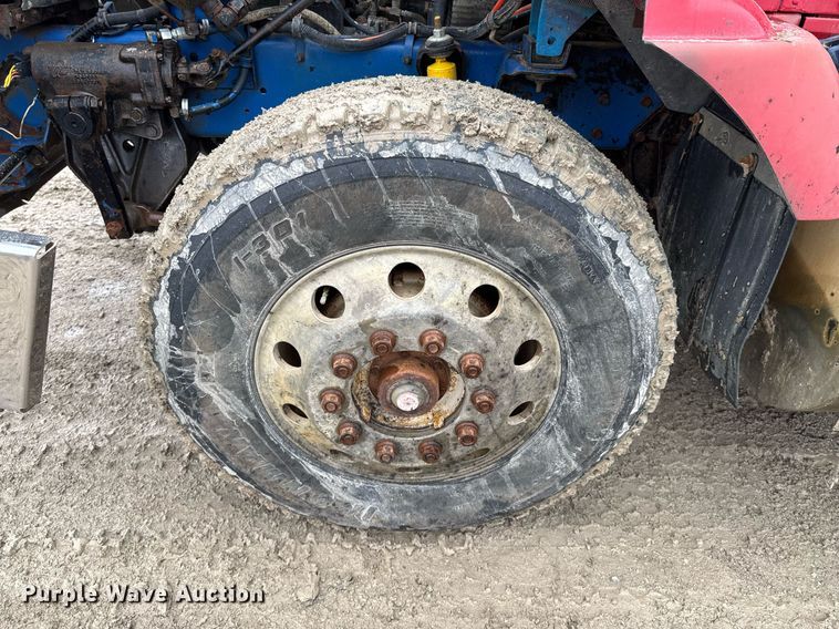 image for item DO0299 1995 International 9200 dump truck