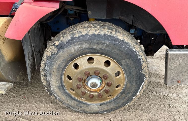 image for item DO0299 1995 International 9200 dump truck