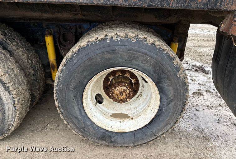 image for item DO0299 1995 International 9200 dump truck