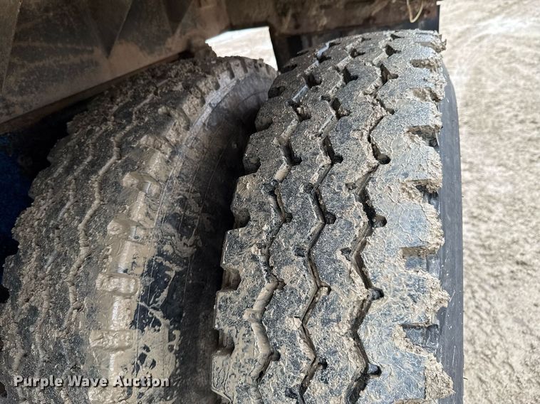 image for item DO0299 1995 International 9200 dump truck