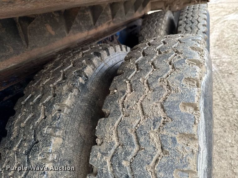 image for item DO0299 1995 International 9200 dump truck