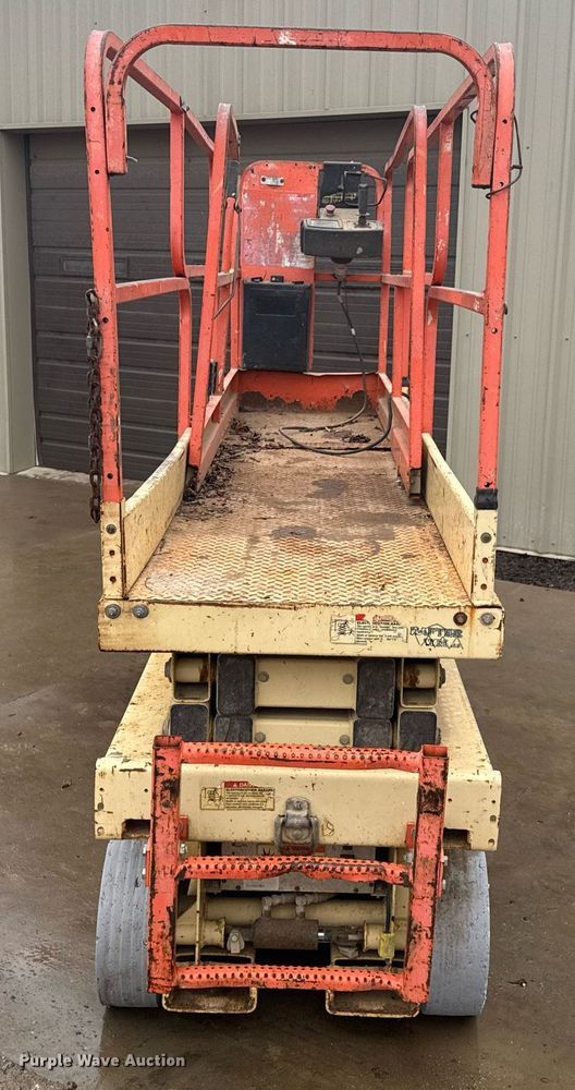image for item DO0367 JLG 2033E3 scissor lift