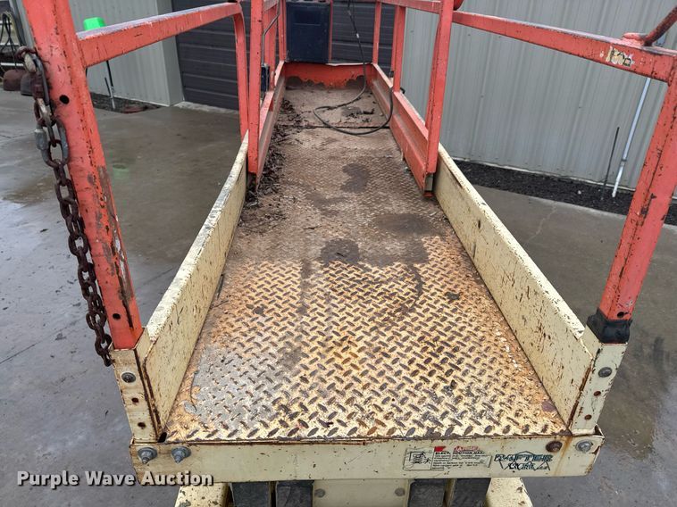 image for item DO0367 JLG 2033E3 scissor lift