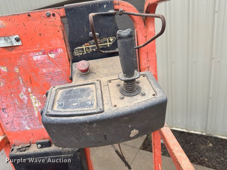 image for item DO0367 JLG 2033E3 scissor lift