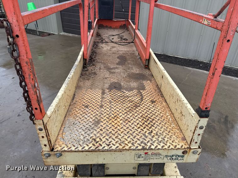 image for item DO0367 JLG 2033E3 scissor lift