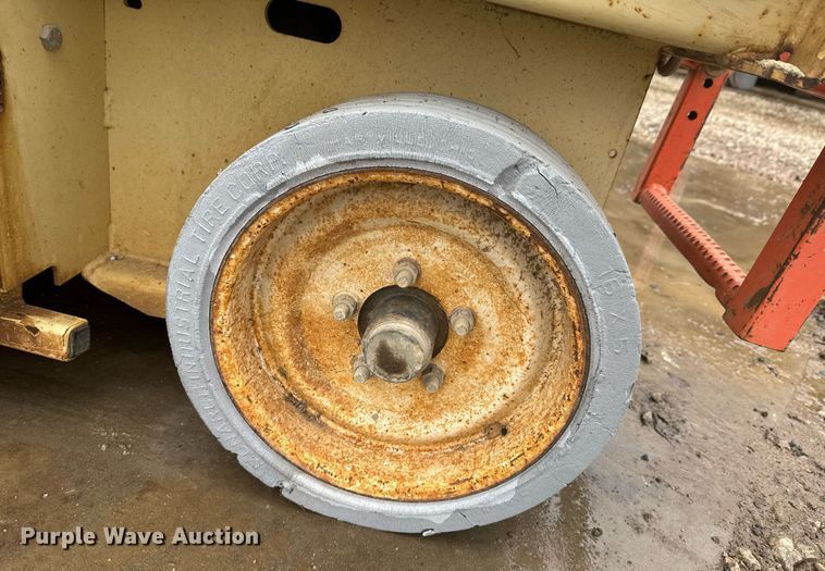 image for item DO0367 JLG 2033E3 scissor lift