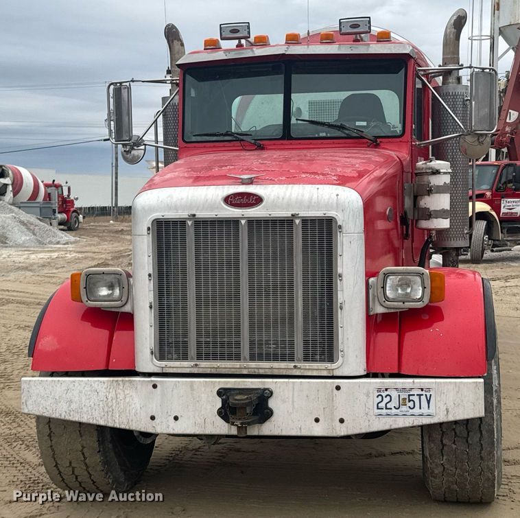 image for item DO0372 2005 Peterbilt 357 ready mix truck