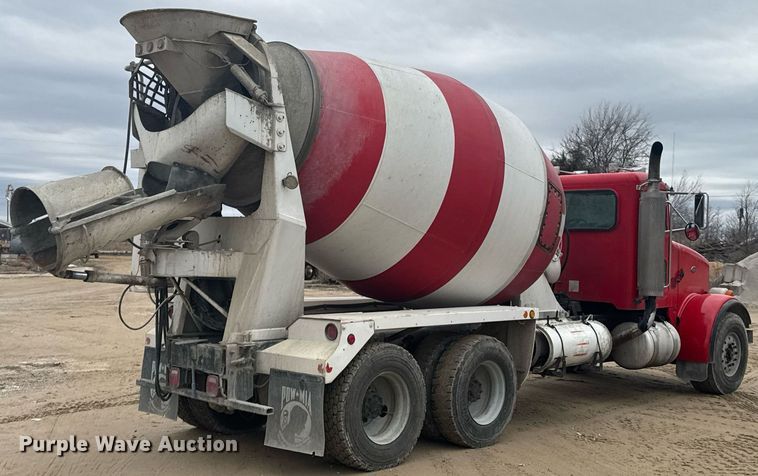 image for item DO0372 2005 Peterbilt 357 ready mix truck