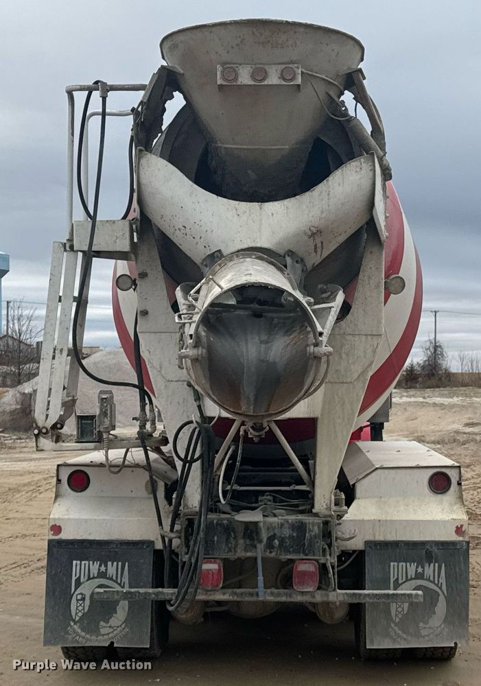 image for item DO0372 2005 Peterbilt 357 ready mix truck