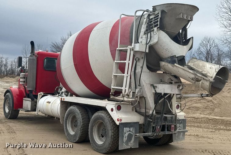 image for item DO0372 2005 Peterbilt 357 ready mix truck