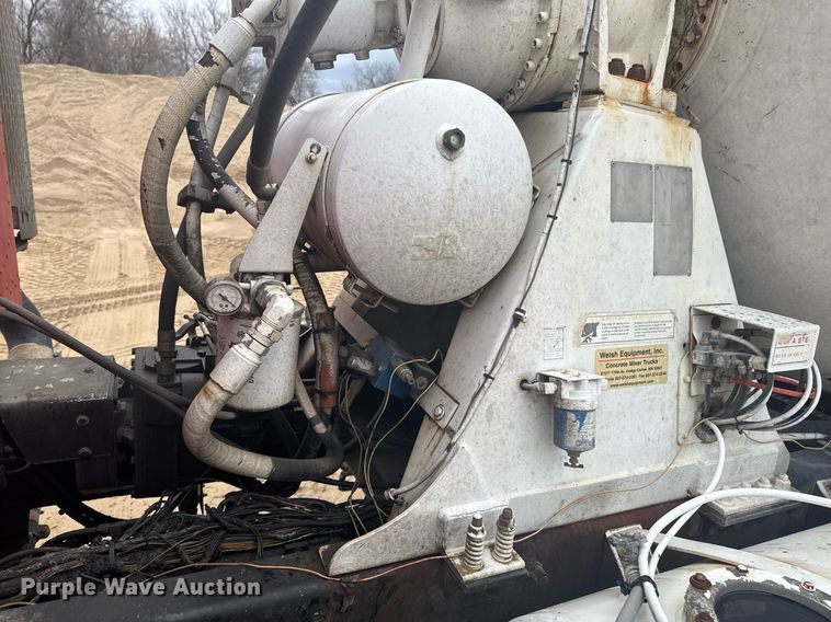 image for item DO0372 2005 Peterbilt 357 ready mix truck