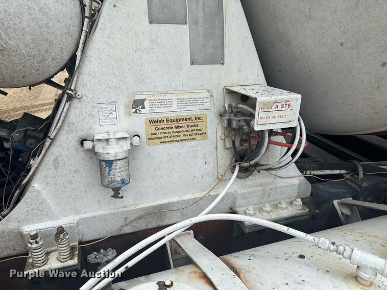 image for item DO0372 2005 Peterbilt 357 ready mix truck