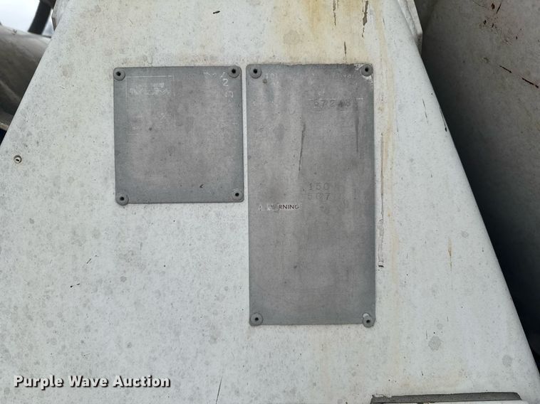 image for item DO0372 2005 Peterbilt 357 ready mix truck