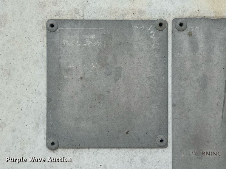 image for item DO0372 2005 Peterbilt 357 ready mix truck