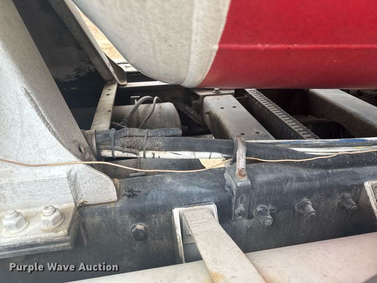 image for item DO0372 2005 Peterbilt 357 ready mix truck