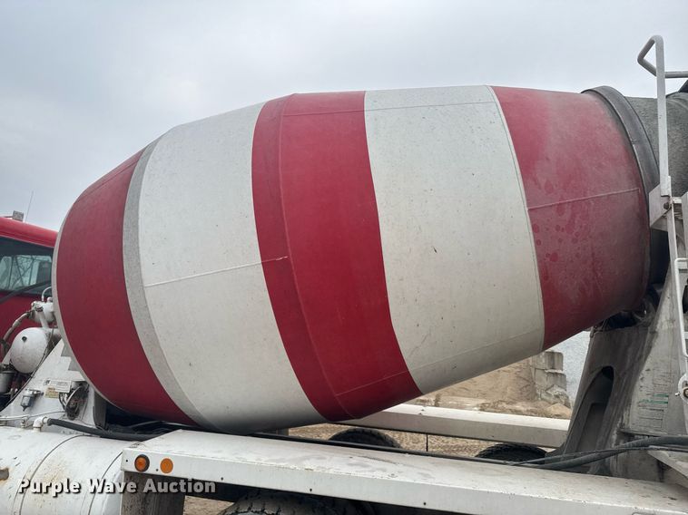 image for item DO0372 2005 Peterbilt 357 ready mix truck