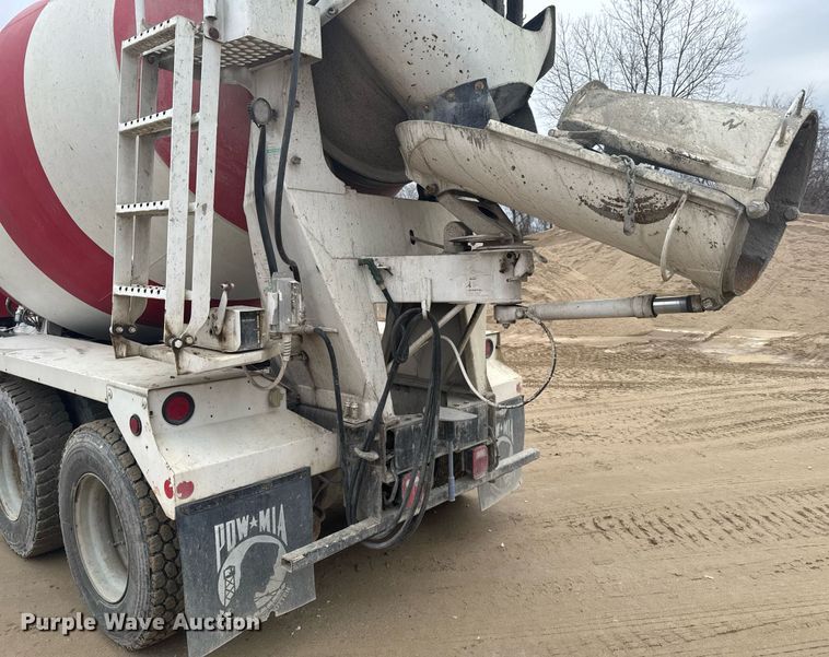 image for item DO0372 2005 Peterbilt 357 ready mix truck