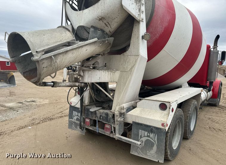 image for item DO0372 2005 Peterbilt 357 ready mix truck
