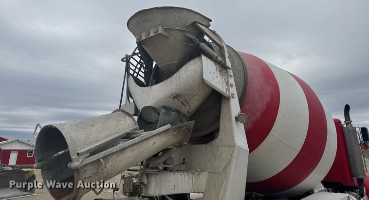 image for item DO0372 2005 Peterbilt 357 ready mix truck