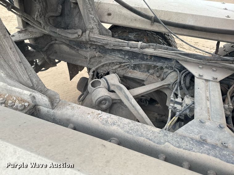 image for item DO0372 2005 Peterbilt 357 ready mix truck