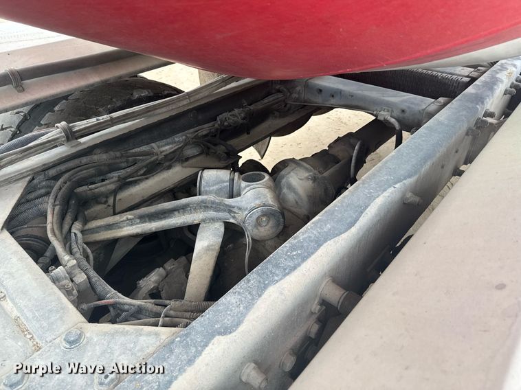 image for item DO0372 2005 Peterbilt 357 ready mix truck