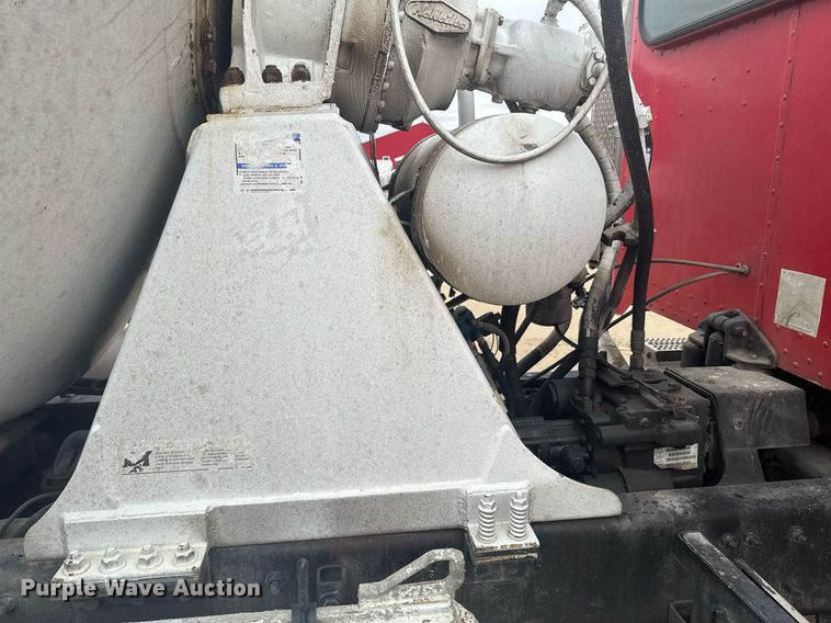 image for item DO0372 2005 Peterbilt 357 ready mix truck