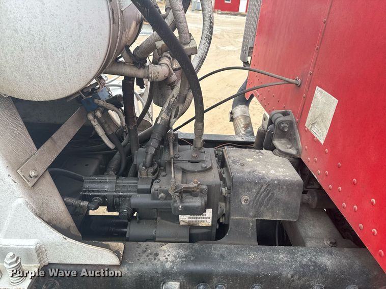 image for item DO0372 2005 Peterbilt 357 ready mix truck