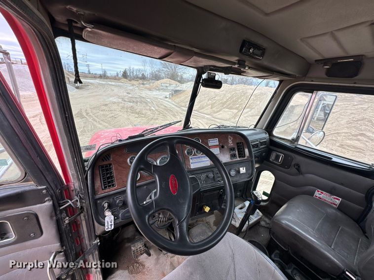 image for item DO0372 2005 Peterbilt 357 ready mix truck