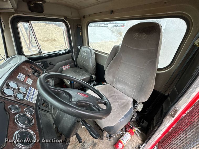 image for item DO0372 2005 Peterbilt 357 ready mix truck