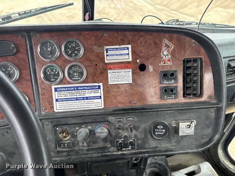 image for item DO0372 2005 Peterbilt 357 ready mix truck