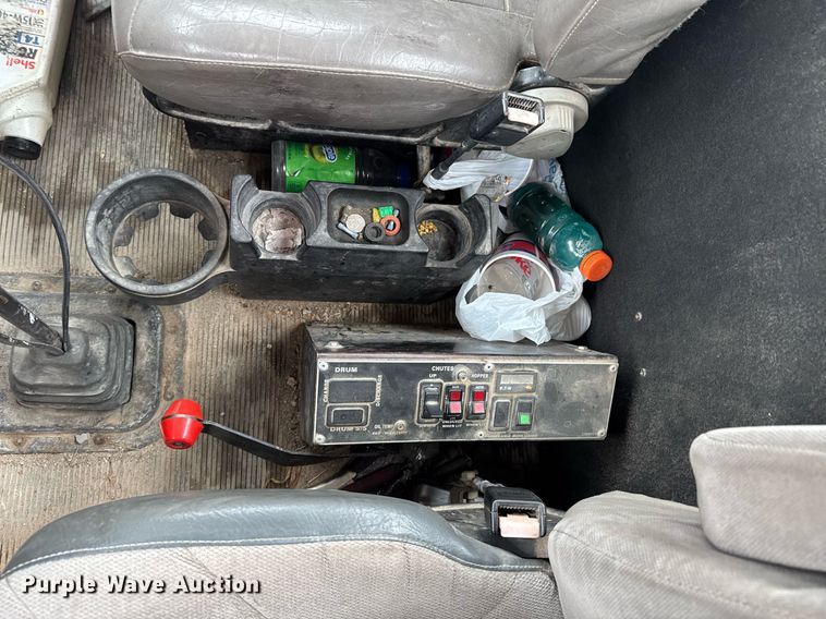 image for item DO0372 2005 Peterbilt 357 ready mix truck