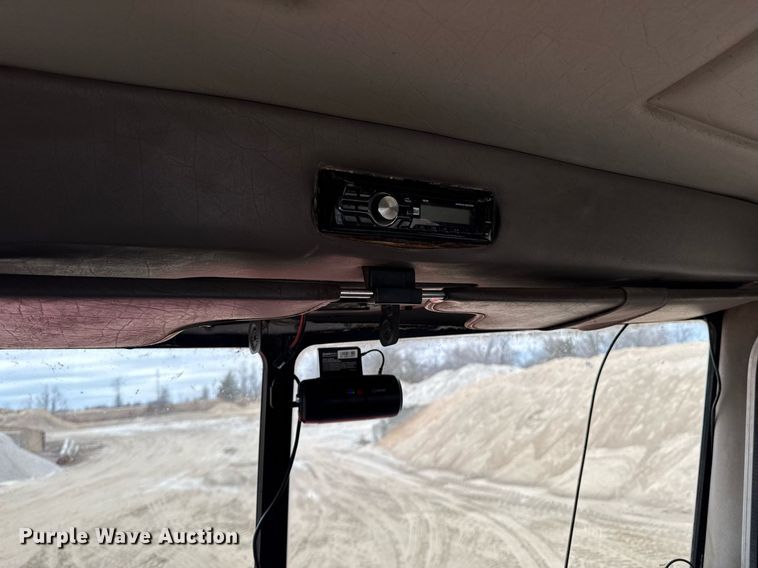 image for item DO0372 2005 Peterbilt 357 ready mix truck