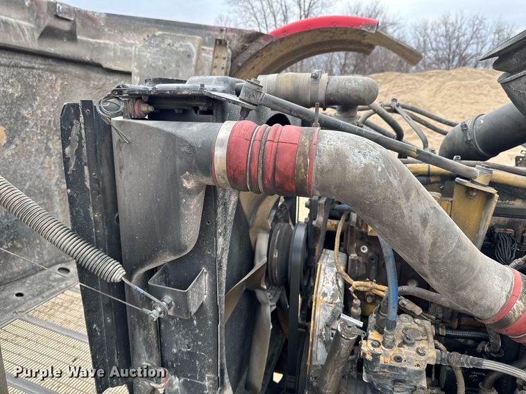 image for item DO0372 2005 Peterbilt 357 ready mix truck