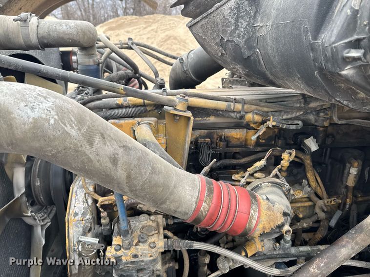 image for item DO0372 2005 Peterbilt 357 ready mix truck