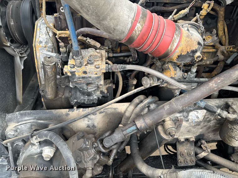 image for item DO0372 2005 Peterbilt 357 ready mix truck