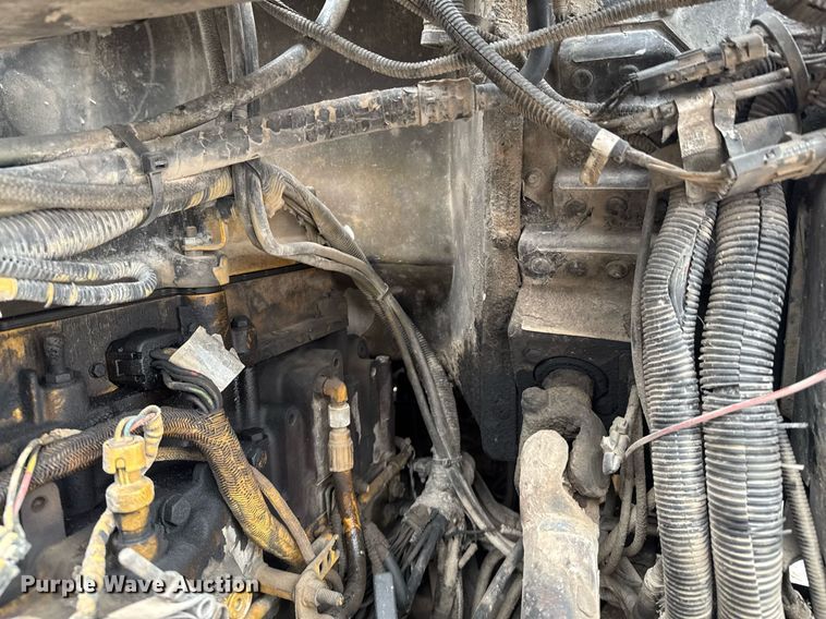 image for item DO0372 2005 Peterbilt 357 ready mix truck