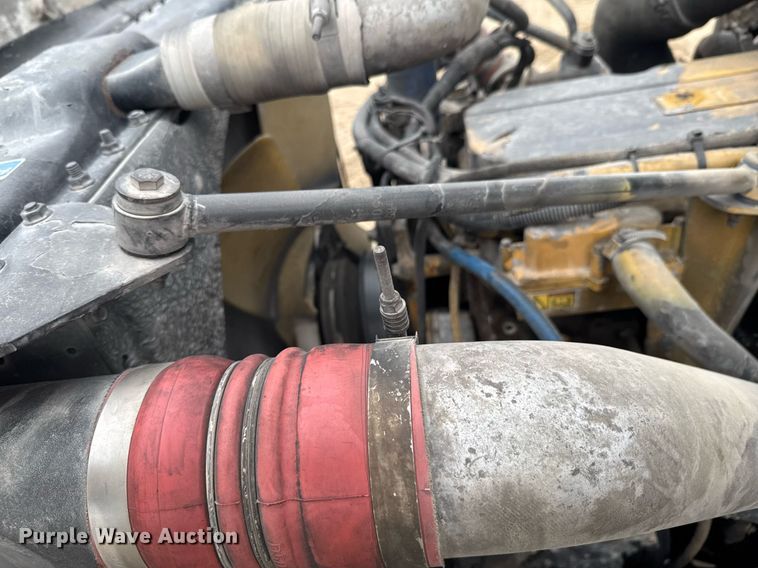 image for item DO0372 2005 Peterbilt 357 ready mix truck