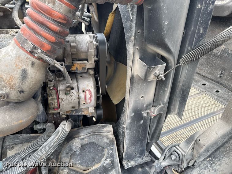 image for item DO0372 2005 Peterbilt 357 ready mix truck