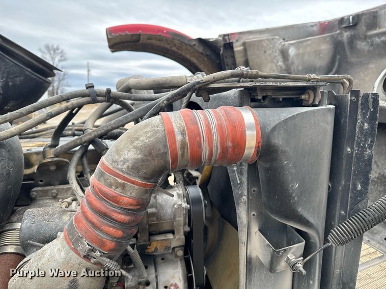 image for item DO0372 2005 Peterbilt 357 ready mix truck