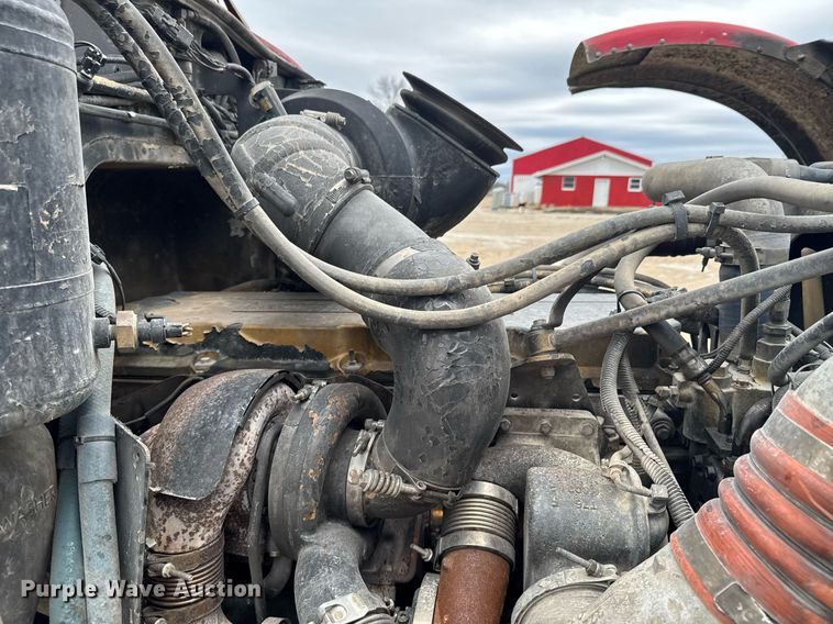 image for item DO0372 2005 Peterbilt 357 ready mix truck