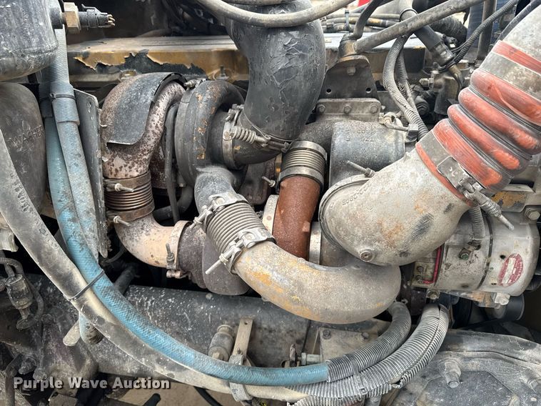 image for item DO0372 2005 Peterbilt 357 ready mix truck