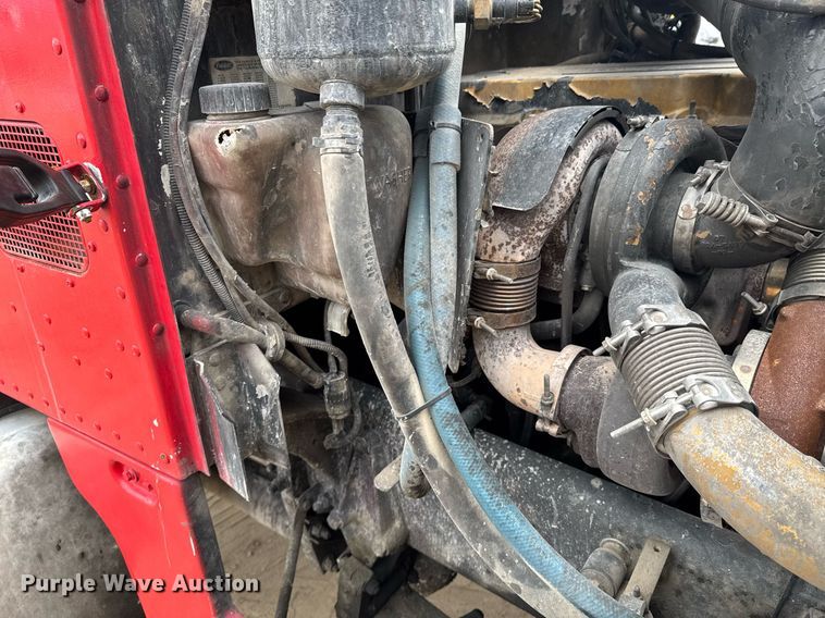 image for item DO0372 2005 Peterbilt 357 ready mix truck