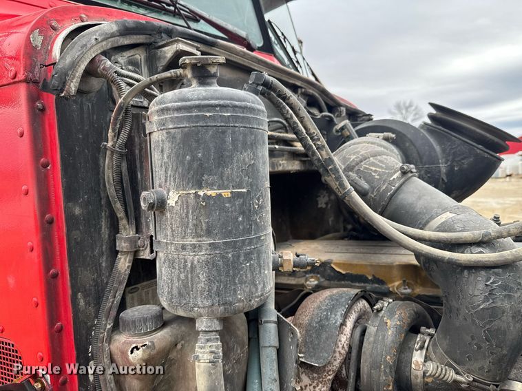 image for item DO0372 2005 Peterbilt 357 ready mix truck