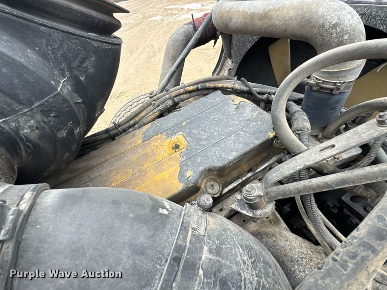 image for item DO0372 2005 Peterbilt 357 ready mix truck